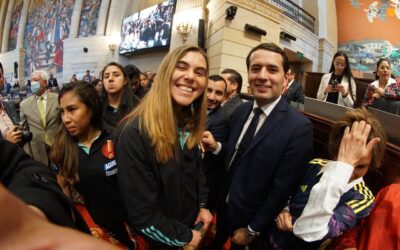 CÁMARA DE REPRESENTANTES CONDECORÓ A LA SELECCIÓN COLOMBIA FEMENINA DE FÚTBOL.