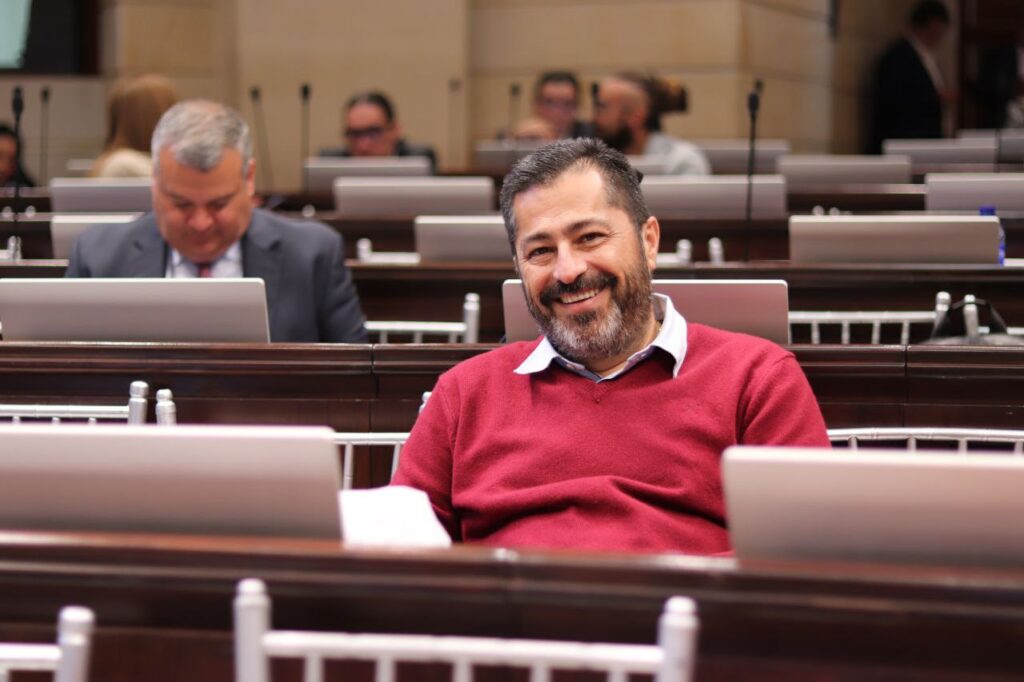 REPRESENTANTE OCTAVIO CARDONA RENUNCIÓ A LA COMISIÓN DE ACUSACIONES.